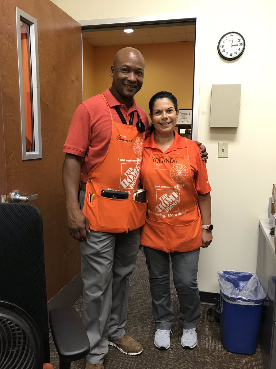 samuelTHD5023's tweet photo. My work twin for the day Yolanda T. https://t.co/nBIRDPQhL1