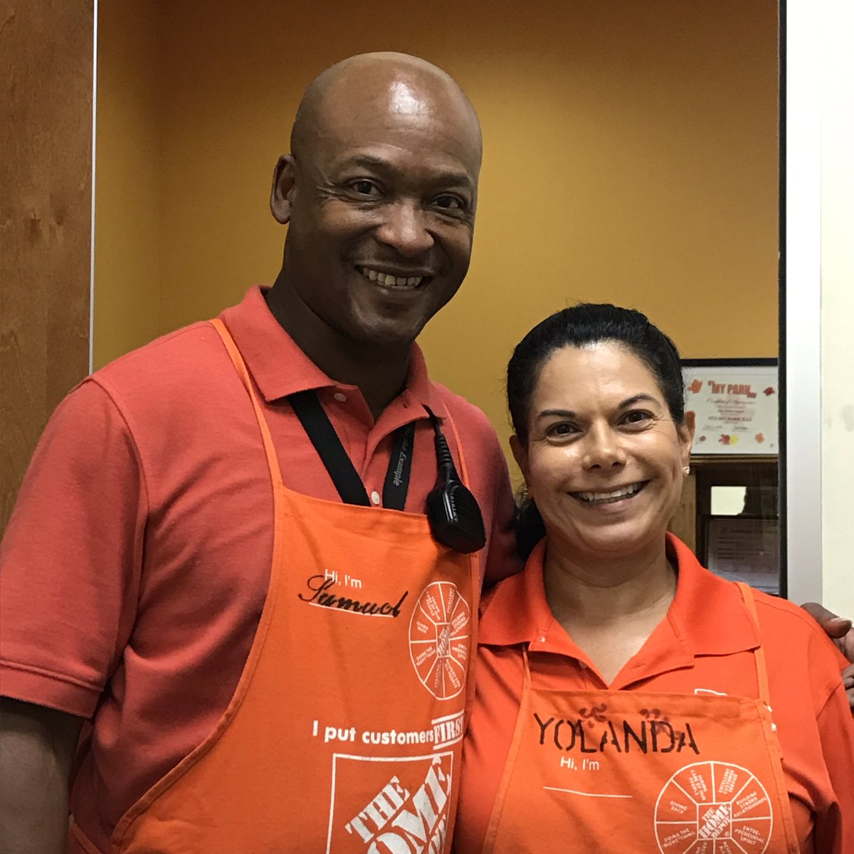 samuelTHD5023's tweet photo. My work twin for the day Yolanda T. https://t.co/nBIRDPQhL1