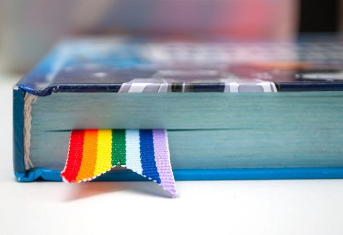 QueerCornBelter's tweet photo. Here are the top 10 books about #trans issues that every cisgender person* should read https://t.co/S7ogRv8nDe https://t.co/QZGXKU94CE