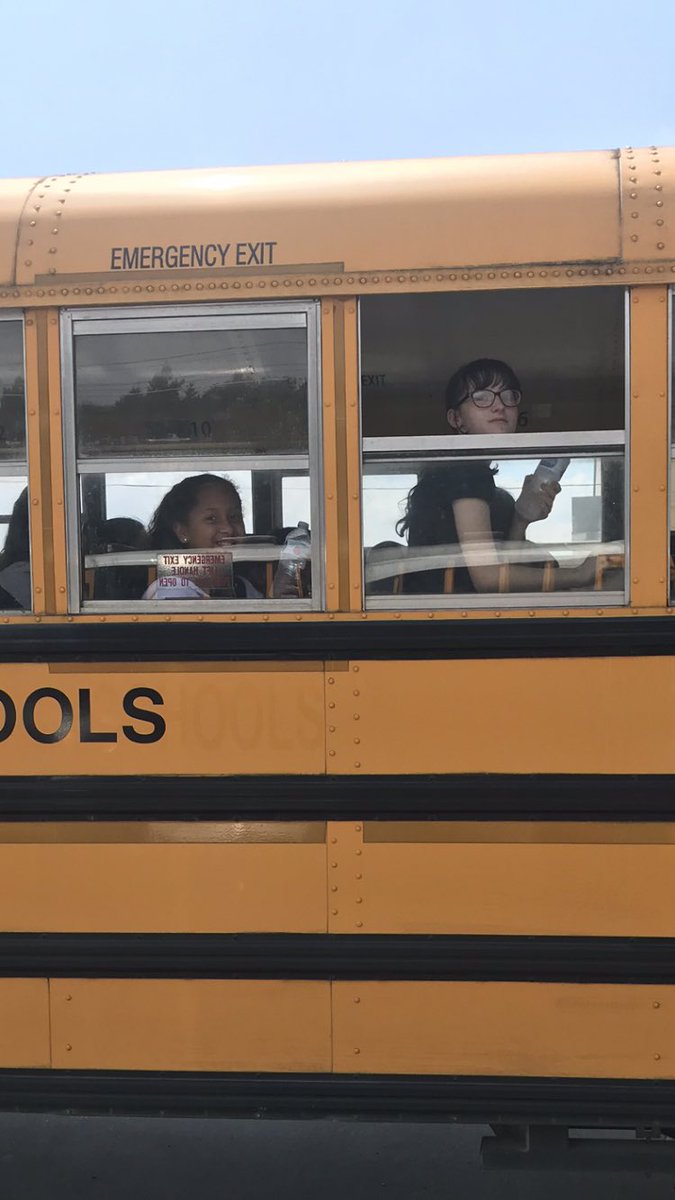 Coolin’ down our bus kids with a cold water for the ride 😎 <a href="/GoBucsSJHS/">Southside Jr. High</a>  #southsideallin