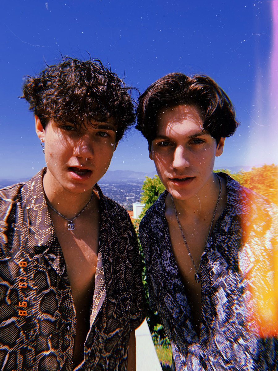 xhuddy's tweet photo. we’re wild https://t.co/3GztLjhy5k