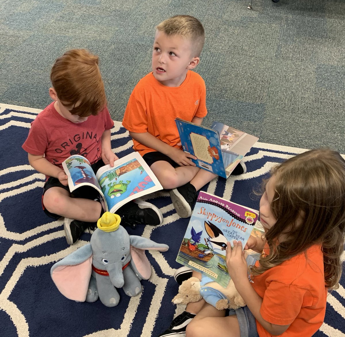 fallcreekelem's tweet photo. Had so much fun with my kindergarten friends today. There is nothing like their first visit of the year!  #heartisfull @TherisaSeymour @FCEhse https://t.co/gwWL91D8F2
