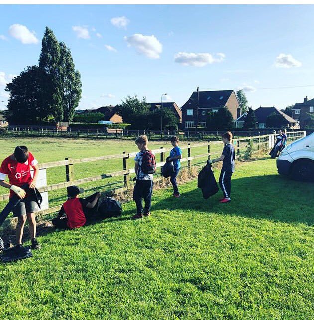 VisitCudworth's tweet image. Fantastic to see players of @PinfoldPumasJFC litter picking tonight and taking care of their pitch and village. #cudworthiscool @ChronOnline #barnsleyisbrill
