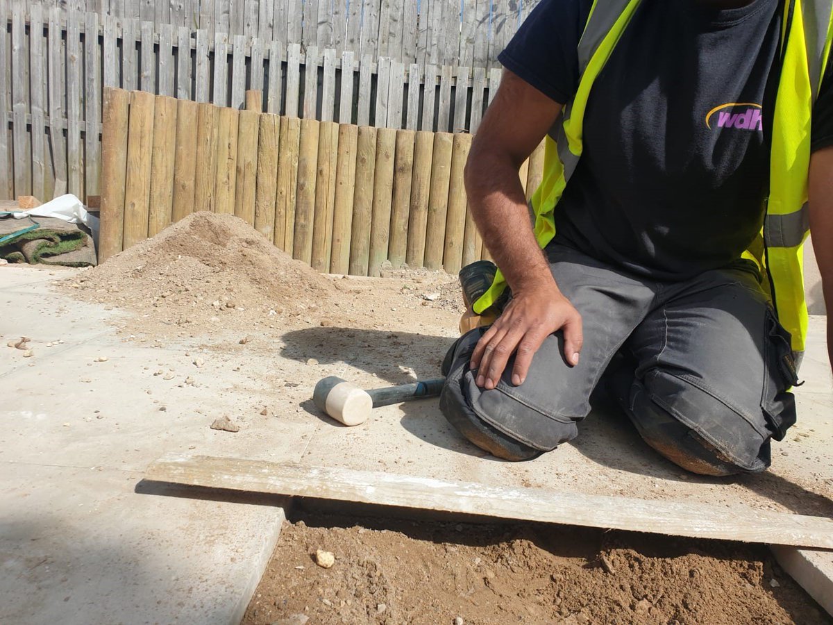 andy_giblin1's tweet photo. Superb joint effort from both the WDH landscape team and Sodexo to help deliver the Kinsley Community garden #partnershipworking thank you WDH we couldn't of done it without you @AlexMcLauchlan1 @JamesLloyd99 @1Samscott1 @Hort_Sodexo @WDHupdate @ajpears1 https://t.co/oGtztB4tAn