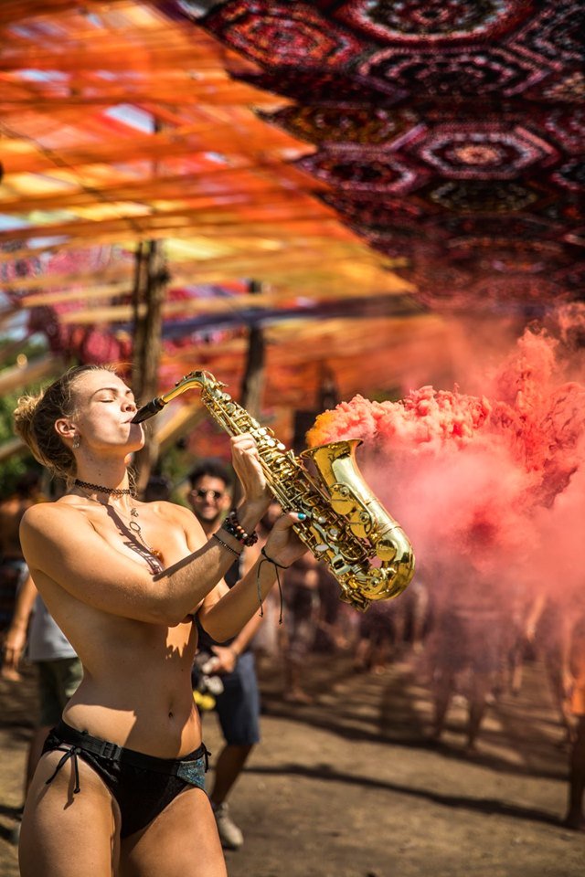 paradiseraves's tweet photo. O segredo da felicidade é liberdade e o segredo da liberdade, coragem. 🍀🌍
    
Ozora Festival https://t.co/riopNBsvIn