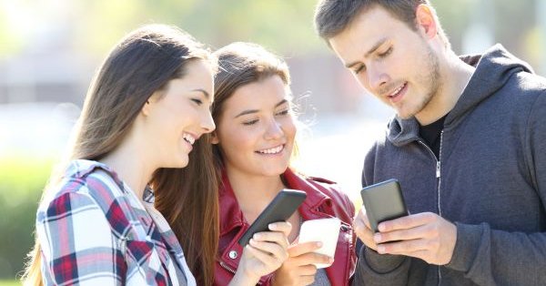 cheaphostUSA's tweet photo. Every generation uses social media daily - PR Daily https://t.co/h6C6sRise4 https://t.co/swKlpyZwyO