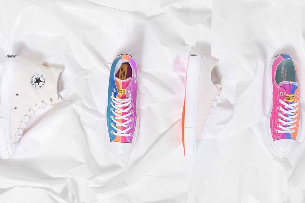 CrossCoPromos's tweet photo. These white Converse sneakers change colors when you step into the sun. Now just waiting for UV changing shirts, shoes and hats to hit the promo industry! https://t.co/4ieFiz2uBQ #colorchanging #shoes #converse #UVtransformation #promotionalproducts via @TheVerge https://t.co/tMJHyxTRpG
