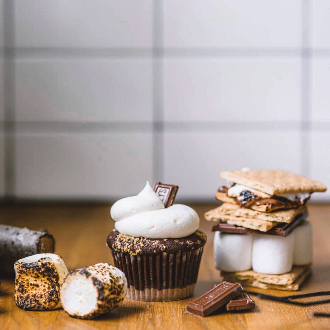 visitpierce's tweet photo. Summer time carefully baked into cupcake form! We are gonna need sβmore!
πΈ @hellocupcaketacoma
#traveltacoma #pnw #hellocupcake #foodie #foodphotography #dessert #smores #cupcakes #sweettreats #willtravelfordessert #downtown #tacomawa #upperleft #nwunfiltered #mountaincitysea https://t.co/q0phK03oCq