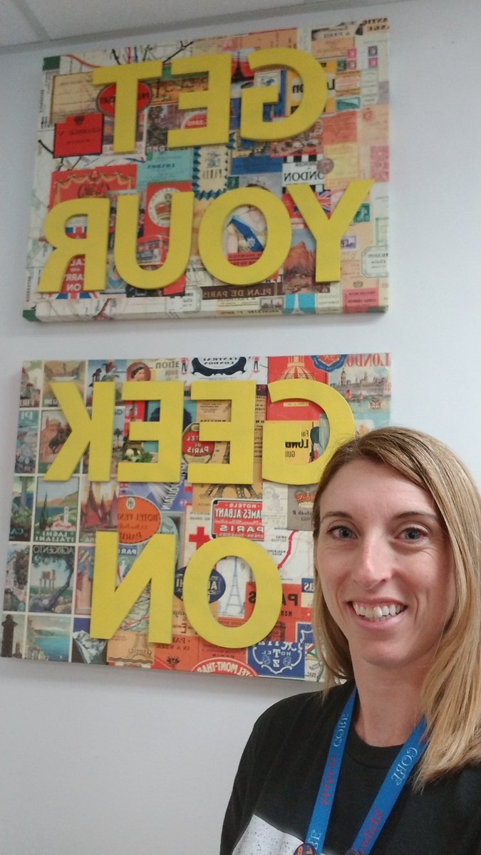 MrsCastillo_1's tweet photo. Channeling my inner #geek and can't wait to meet my #futuregeeks @woodgatemisd Meet the Teacher Thursday! Thanks for the sign @the80Wilson! #great2bwoodgate #MidwayandBeyond https://t.co/VUwg4S0DMH