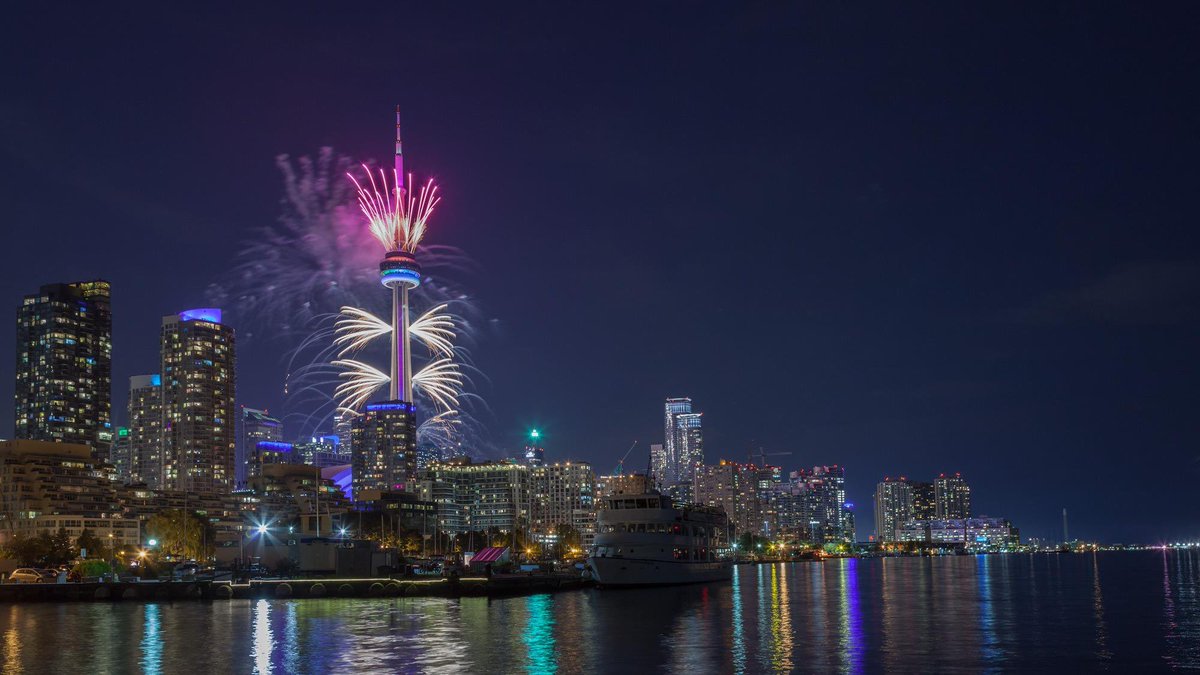 jpanimages's tweet photo. #CNTower trending. My snap from #PanAm2015 https://t.co/PgY1FcTs3X