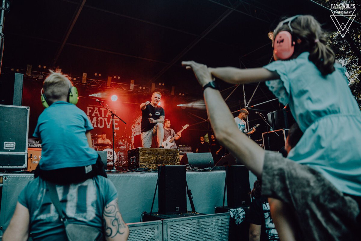 ziggycoertjens's tweet photo. Fist bumps to the little kids at hardcore shows 👊🏻
📸: @FayeWPhotog
#willrock #uselesspriderecords #sblad https://t.co/TpNlZF8En5