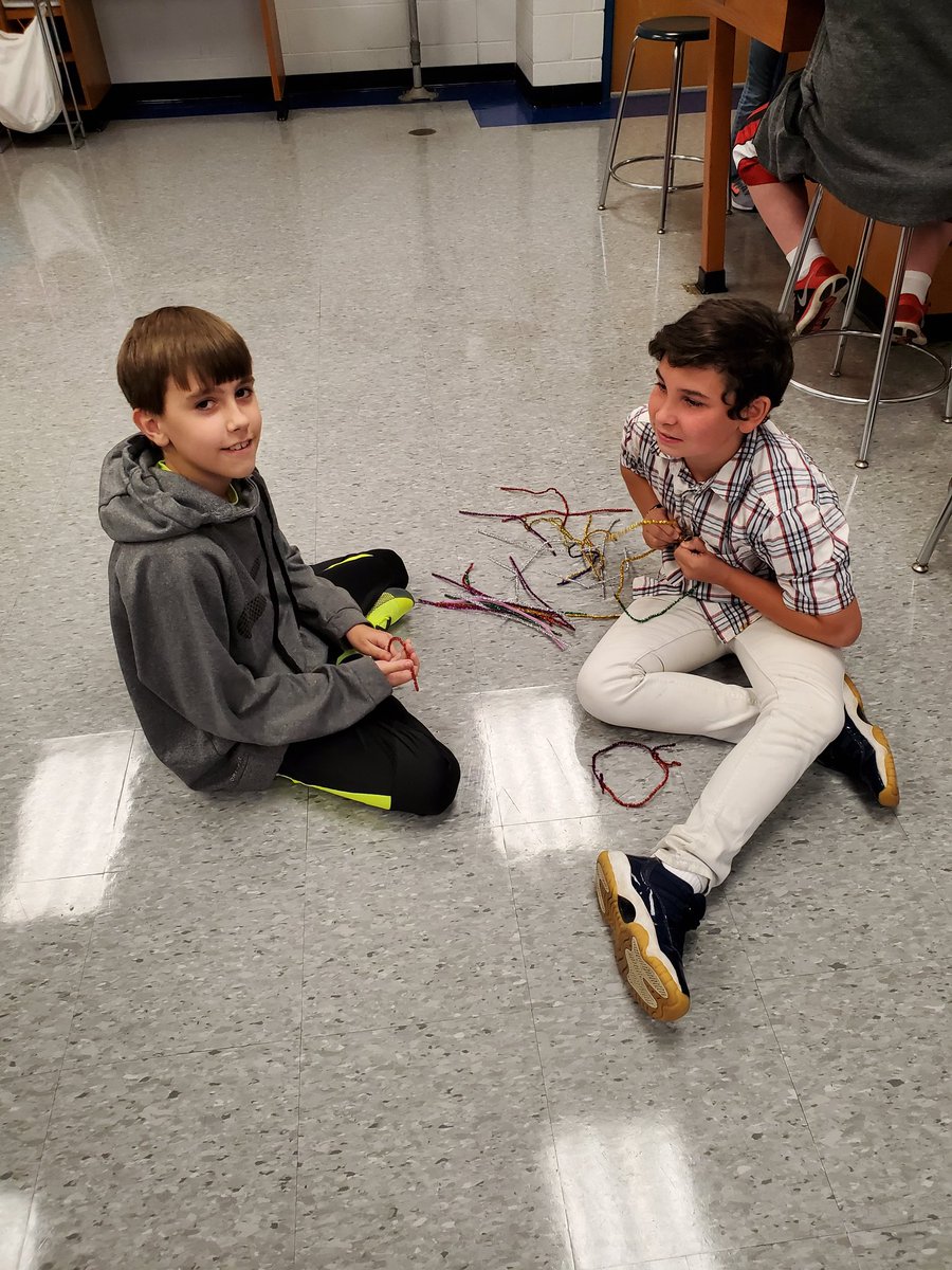 mrsjtscience's tweet photo. Pipe cleaner partner challenge from @VivifySTEM @EJHSBulldogCtry @Kathy58190181 @suptking #streamfcps1920 A twist on an old favorite! https://t.co/whwnu42wJX