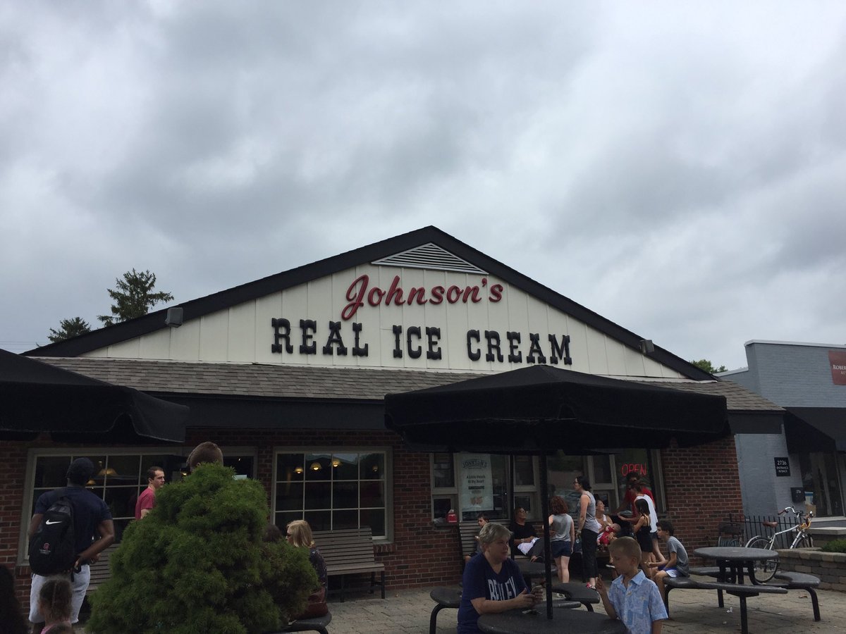CbusMolly's tweet photo. Who doesn’t love an ice cream experience?!? Thanks @JohnsonsIceCrm 🍦#CollegeinCBUS #bus14 https://t.co/5vM6FlqGS0