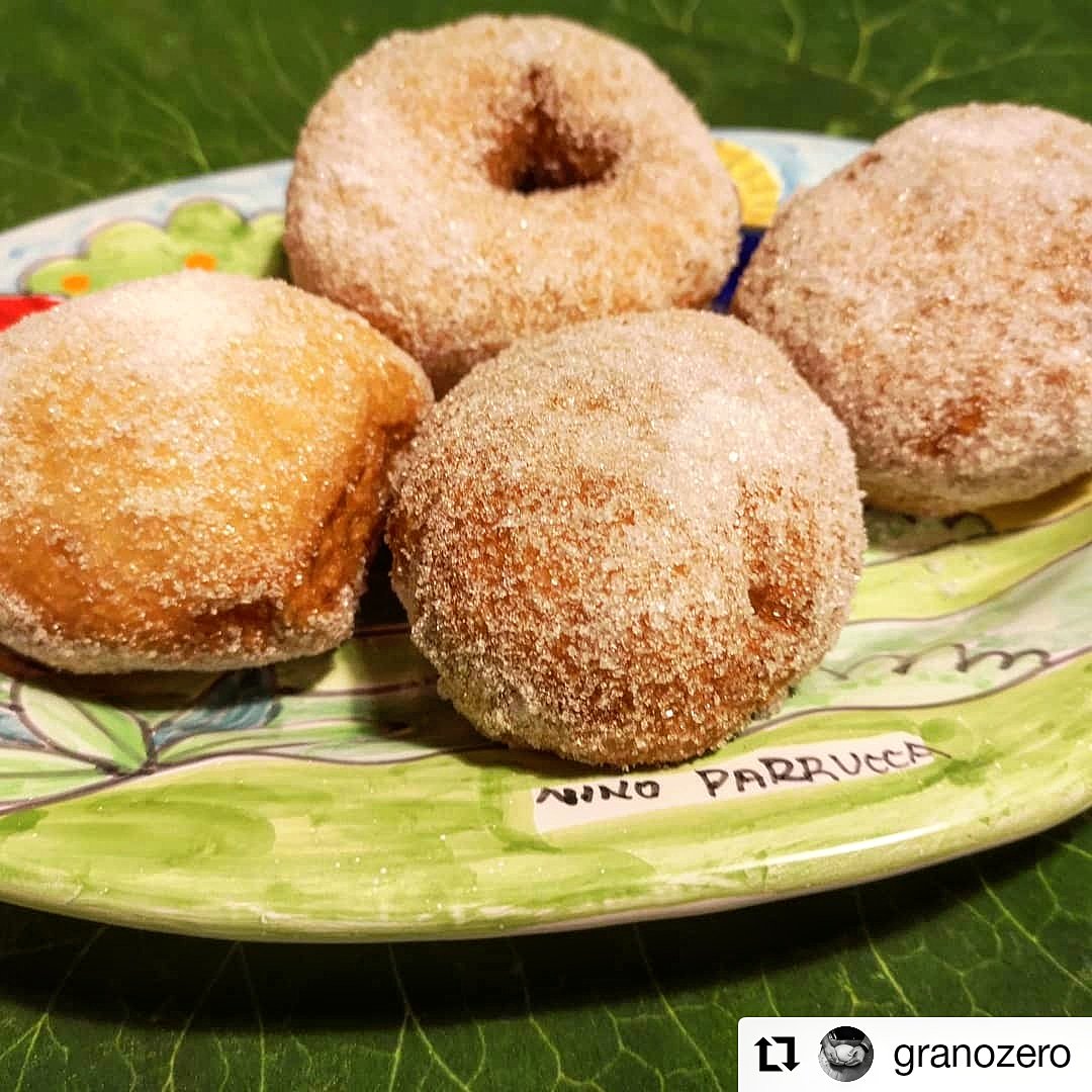 grano_zero's tweet photo. Bombe e ciambelle senza glutine.
Una coccola dolce e soffice soffice
#bombe #nutella #crema #ciambelle #graffa #bombaallacrema #bombaallanutella #bombaNutella #bombafritta #bombefritte #senzaglutine #glutenfree #krapfen #glutenfreikrapfen https://t.co/g6EySeUK3d