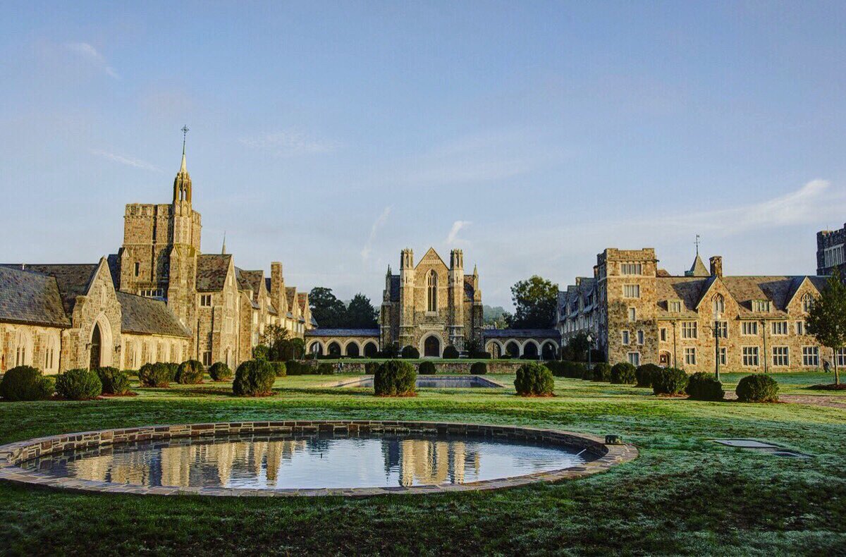 .@TravelChannel has chosen Berry to represent Georgia in their list of "Stunning College Campuses in all 50 States." Our 27,000 acres of tremendous beauty make it easy to see why! See the entire list here: bit.ly/2N1IYSq