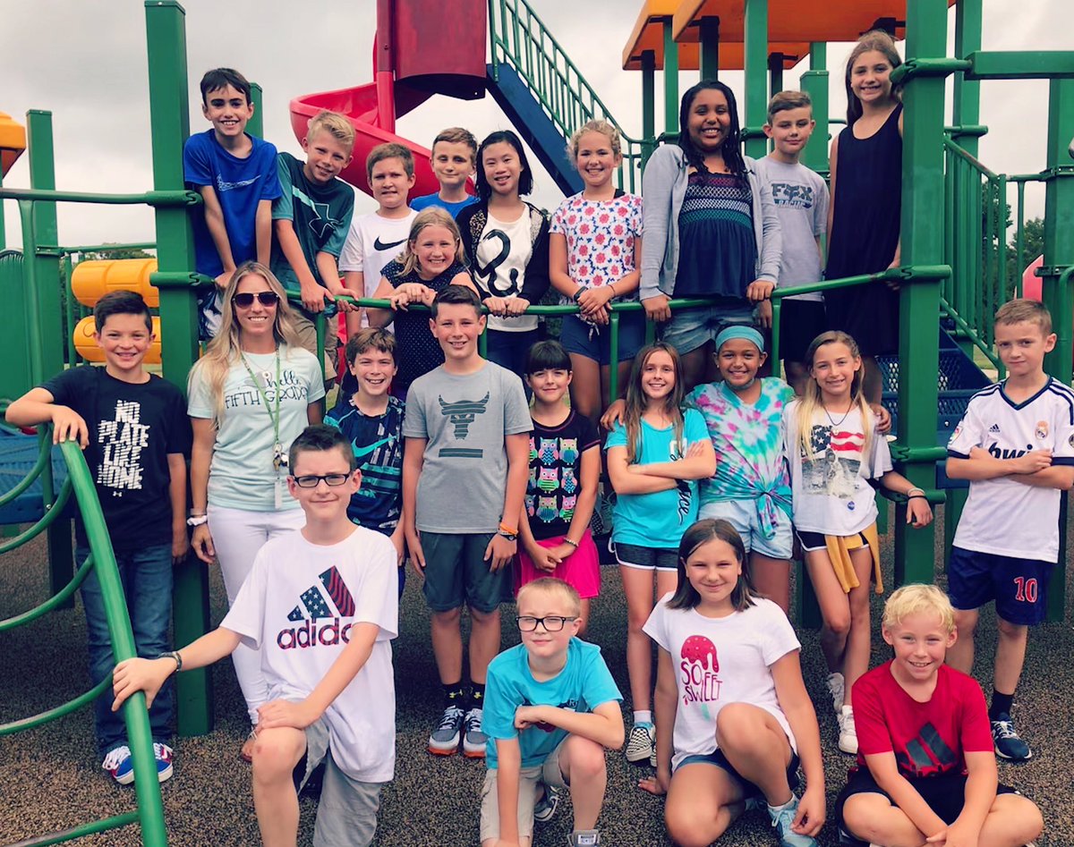 MrsKatieBundy's tweet photo. ⭐️Work hard, be kind, and amazing things will happen.⭐️ Ready for a new year with a new crew!! #back2CCS #thebundybunch #5thgrade https://t.co/FNkzl0ANbG