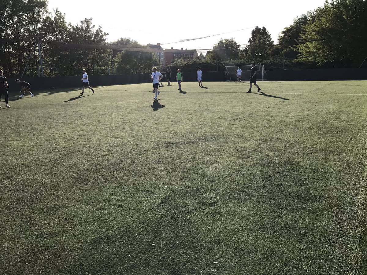 llarking73's tweet photo. The agents are training hard! Great session at power league tonight! @CharityFootie @FoxLloydJones #YPCF2019 #football ⚽️⚽️⚽️⚽️ https://t.co/MGRJUXGVa9