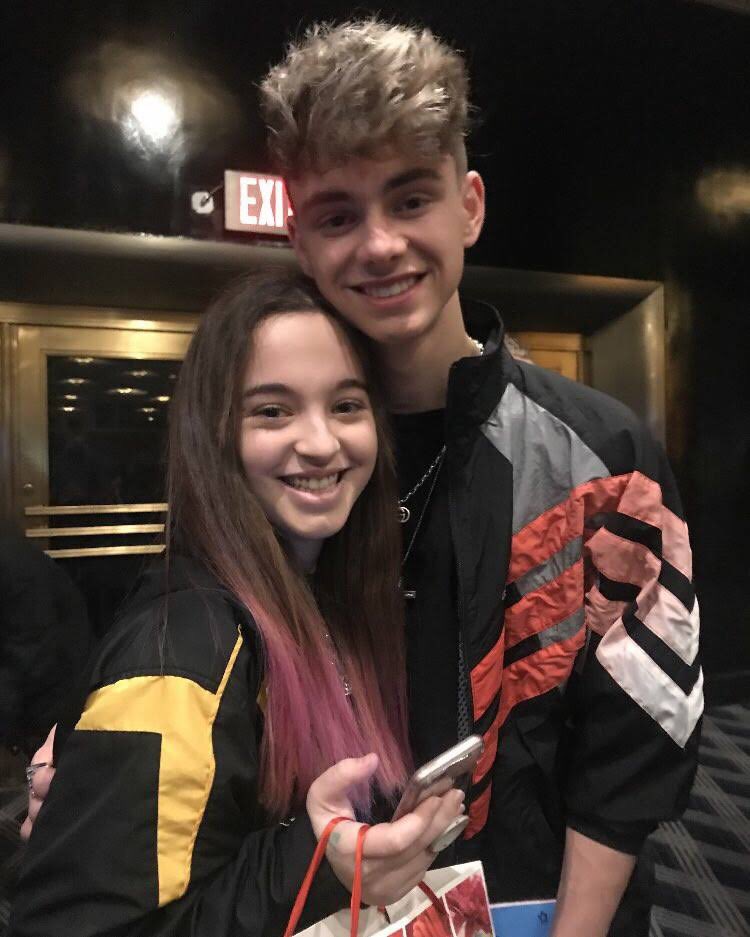 SCUMFCKPORZ's tweet photo. didn’t tweet mine yesterday, but thank you for being the reason i have so many close friends and thank you for being the reason i can smile everyday. i love you <3 #smilesforcorbyn https://t.co/F1MkbS0NaR