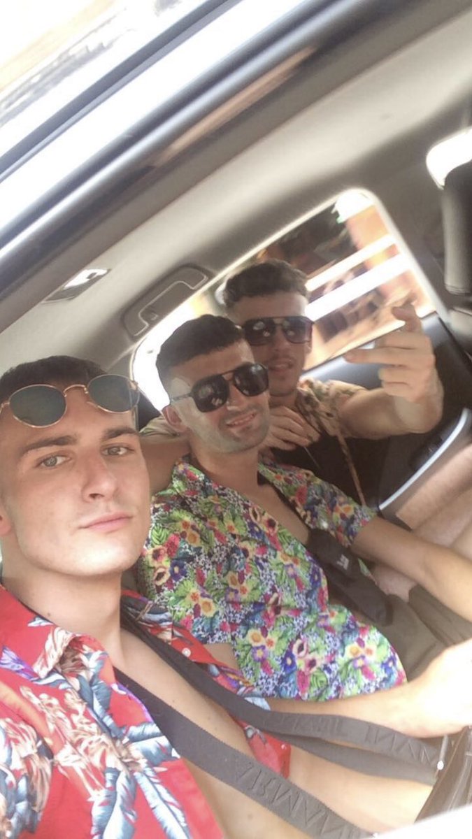 Evans1996Luke's tweet photo. @__TylerShaw happy birthday to the main man! probs the wonkiest guy I know, see you Saturday brother for a big one 👊🕺 https://t.co/n292aXWXHO