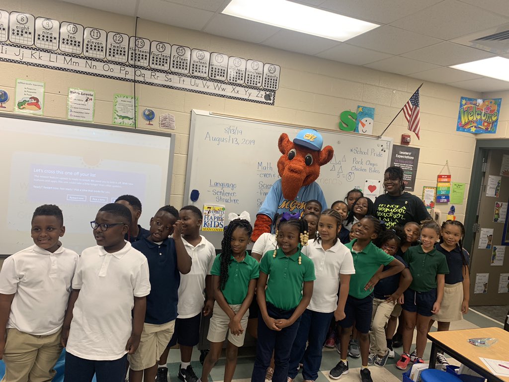 Twitter 上的montgomery Biscuits Big Mo Made A Biscuits Delivery To Garrett Elementary And Millbrook Middle School Today T Co Xzn1vk6io7 Twitter