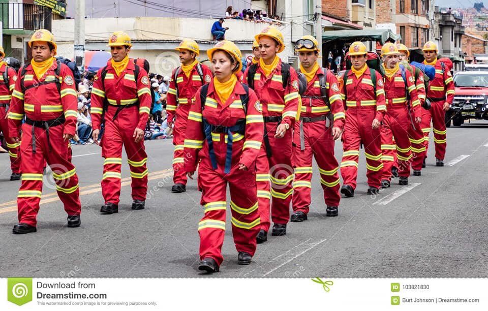 Ignacio_moll's tweet photo. Habría que pedir a las personas que han trabajado en la extinción de #incendios de #GranCanaria (bomberos, cruz roja, pilotos, policía, ejército, etc) que desfilaran por alguna calle para aplaudirles, igual que se hace en otros países con los actos de esfuerzo extremo y riesgo. https://t.co/fYNkWgIk9w