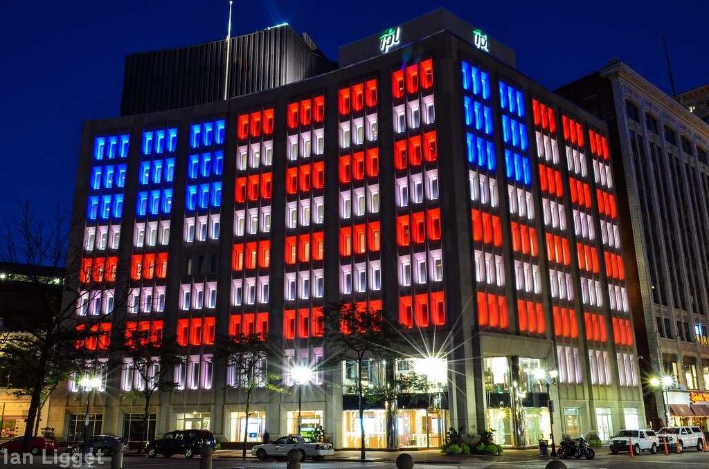 Latvia_USA's tweet photo. Indianapolis Baltic community invites you on Aug 23 at 8pm on Monument Circle to mark #BalticWay30. Wear folk costumes, bring 🇱🇻️, 🇪🇪, 🇱🇹️ flags. The Indianapolis Power and Light building will be illuminated in the colors of the Latvian, Estonian and Lithuanian flags. #freedom. https://t.co/gKFCcC5jOF