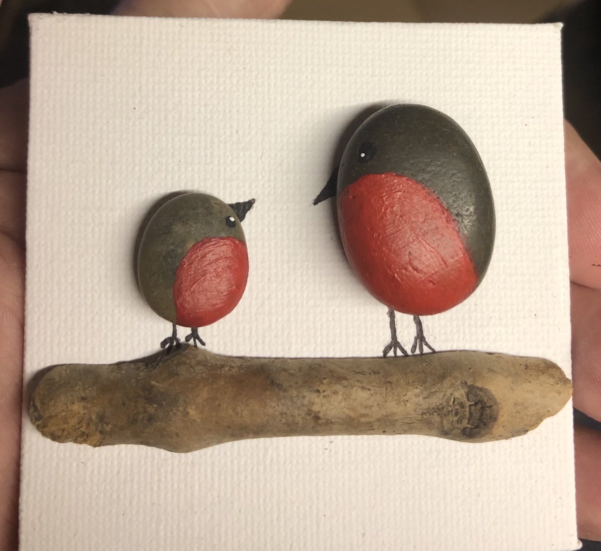 stickyourneck's tweet photo. .....and now for something completely different 🤗 #robin #bird #driftwood #miniature https://t.co/PBwqA7Pit7