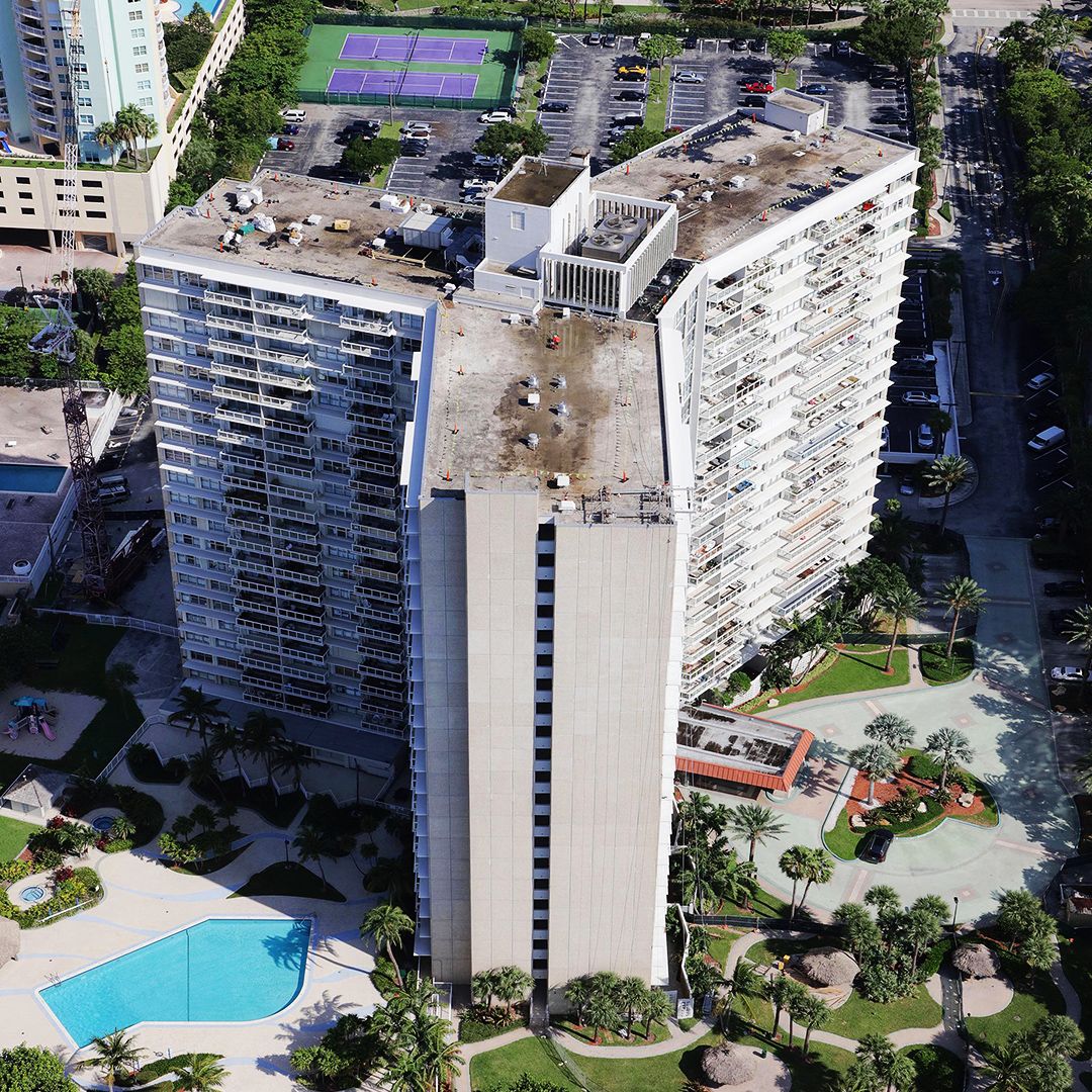 AdvancedRoofFL's tweet image. #TearOffTuesday #CoalTarPitch #ReRoofing 22 story #Highrise #Brickell Townhouse Association in #Miami #SouthFlorida #condominium #views #saltlife #commercialroofing #construction #aerialphotography #cranes