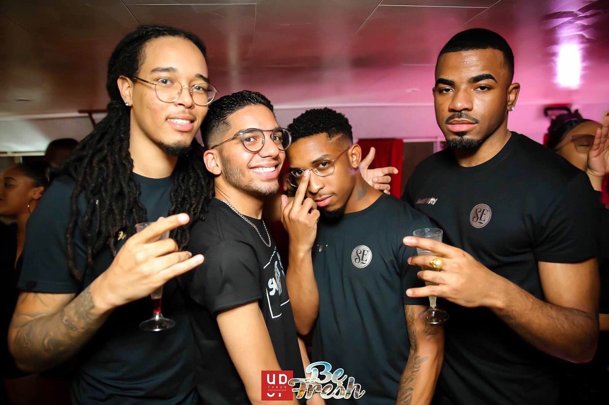 1mycustom's tweet photo. #ThisIsMyCustom Un grand merci à @SandrEvents_ , qui nous fait confiance depuis leur arrivée ! MERCI. 💖 

Des tenues à leur effigie afin de vous accueillir et vous servir à chacun de leurs événements👕🥰 https://t.co/S1eayA0aE0