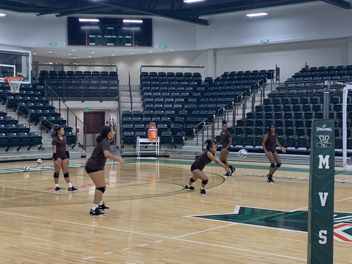 MVSUDevilSports's tweet photo. The Devilettes volleyball squad working hard in practice today! Season starts in Starkville August 30th. #ValleyInMotion https://t.co/Yxk8p3TzRH