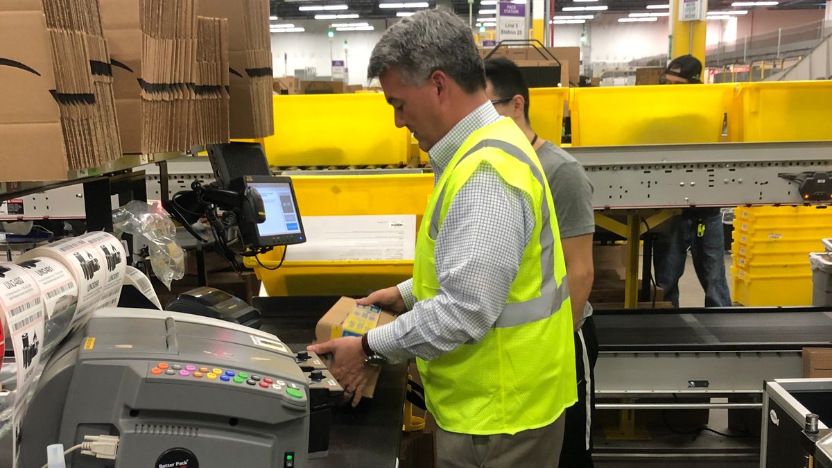 amazon_policy's tweet photo. It was a pleasure hosting @SenCoryGardner at our #DEN3 fulfillment center today. Amazonians showed him how packages are picked, packed, and shipped to customers' doors. https://t.co/QpBwVglsqH