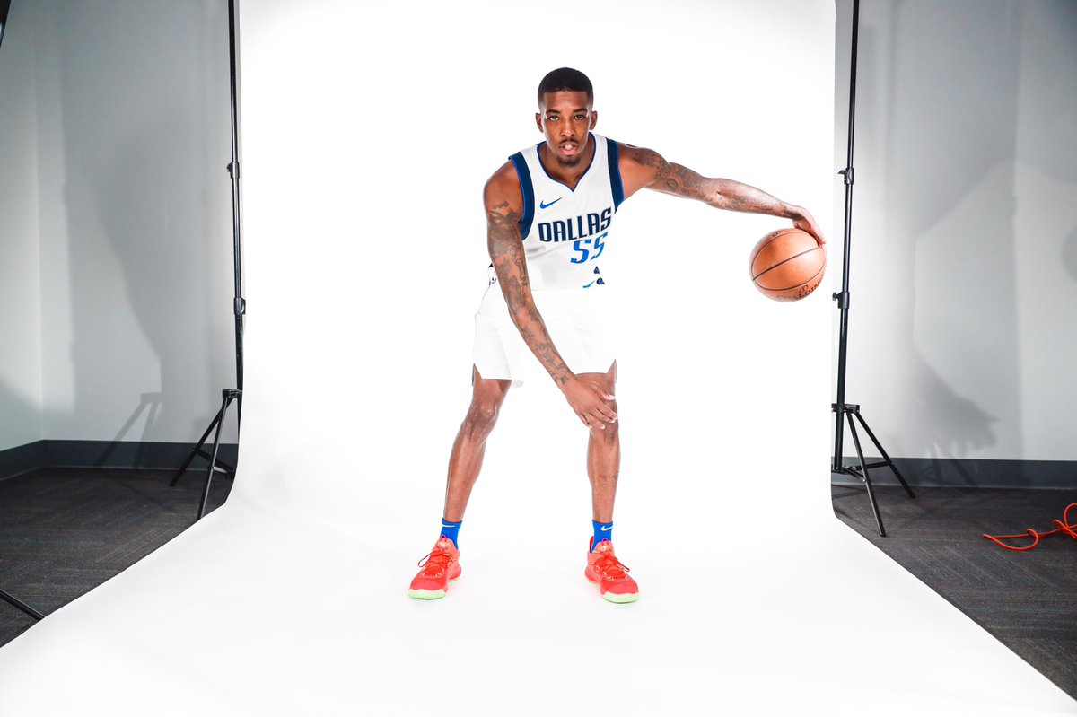 dallasmavs's tweet photo. .@delonwright is rocking the Mavs uni.❄️🥶 https://t.co/0ZofjhUid6