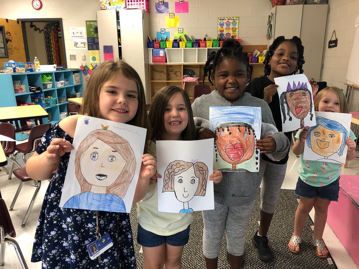 MrsMathTech's tweet photo. Self portraits to build positive self-image with @lisemarie25 in ASAP today! #afterschool #funALLday @RPES_Cougars @DeenajSams https://t.co/JRq0XwmaBS