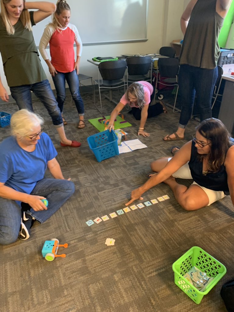 techylibrarianJ's tweet photo. SuperQuest in the Dalles! Teachers teaching teachers!@oregoncsta @stacyboost #Oregoncsta https://t.co/RirGlZ3H6X