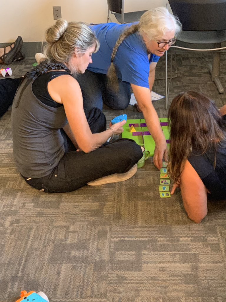 techylibrarianJ's tweet photo. SuperQuest in the Dalles! Teachers teaching teachers!@oregoncsta @stacyboost #Oregoncsta https://t.co/RirGlZ3H6X