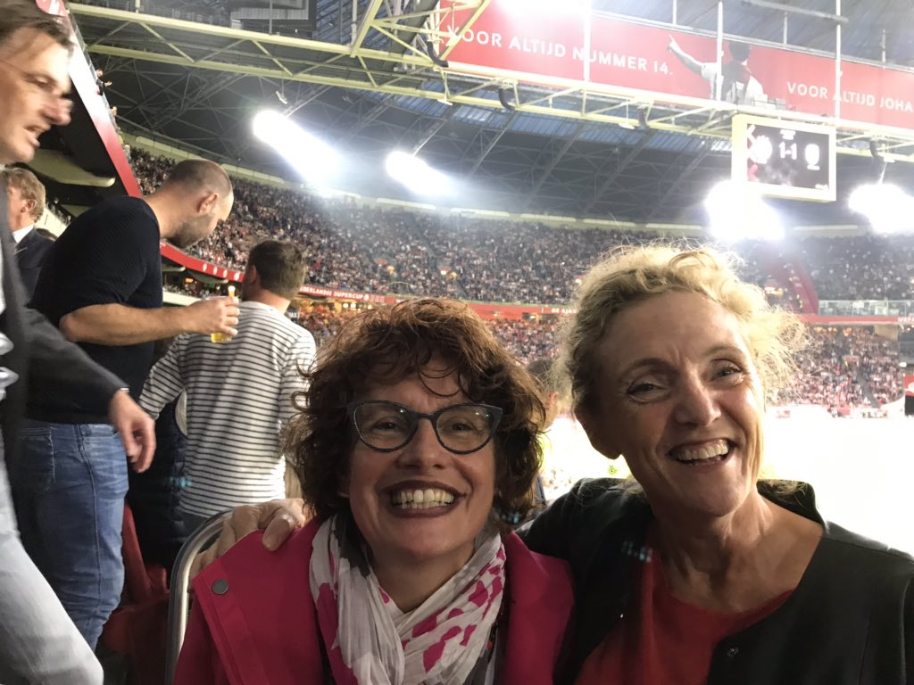 EllenvdVeen's tweet photo. Met interim manager Ceciel Winnubst bij Ajax. Mooi avondje! https://t.co/dY5IzYjuib
