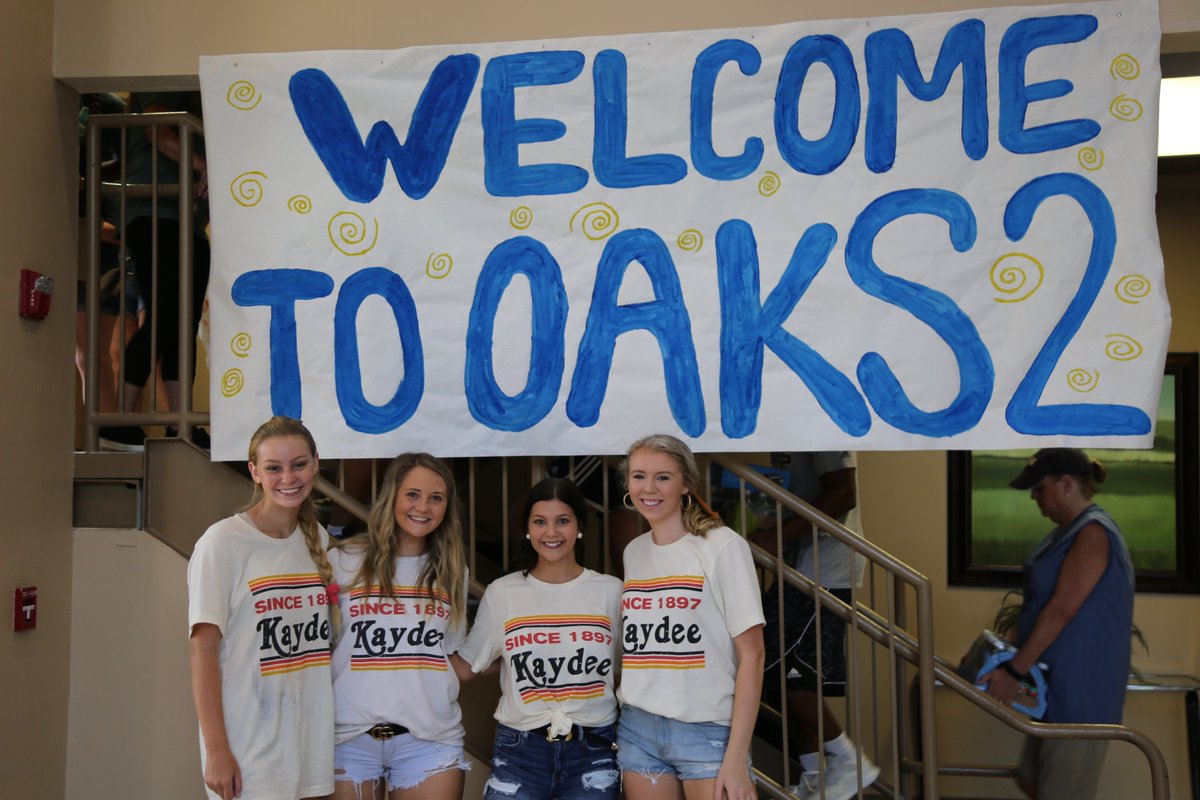 GaSouthwestern's tweet photo. Thank you to all of our student organizations, community members, and faculty and staff that came out today to move our freshmen students into their residence halls! We’re excited to finally have our new Hurricanes on campus! #GSWMoveInDay https://t.co/uefKjZ6XJV