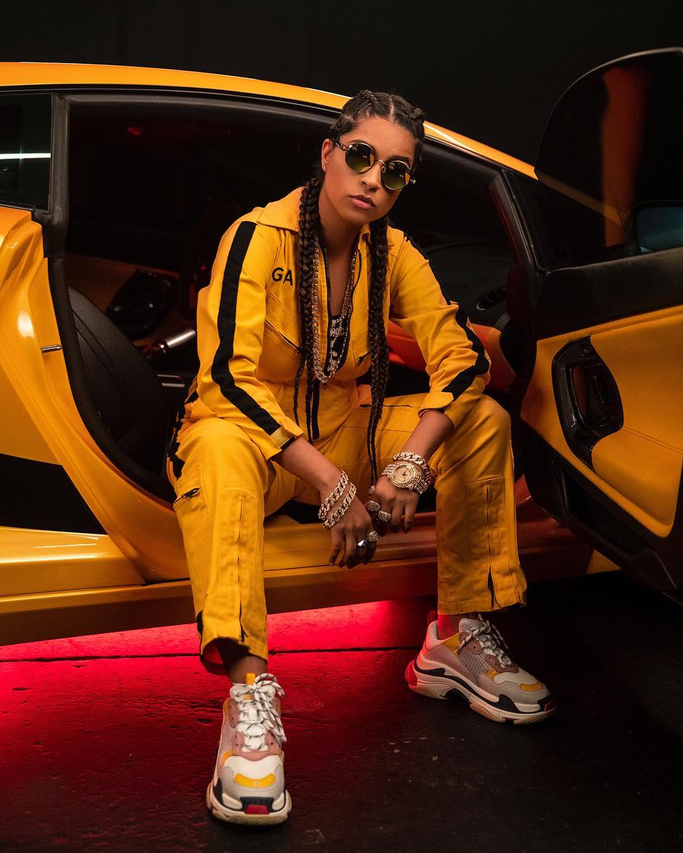 LillySinghFans's tweet photo. Weeerd on the street is #DropSplashBanana is now available on @AppleMusic + @Spotify 🔥🔥🔥🔥🔥🔥 https://t.co/Ipxxjqzpuo