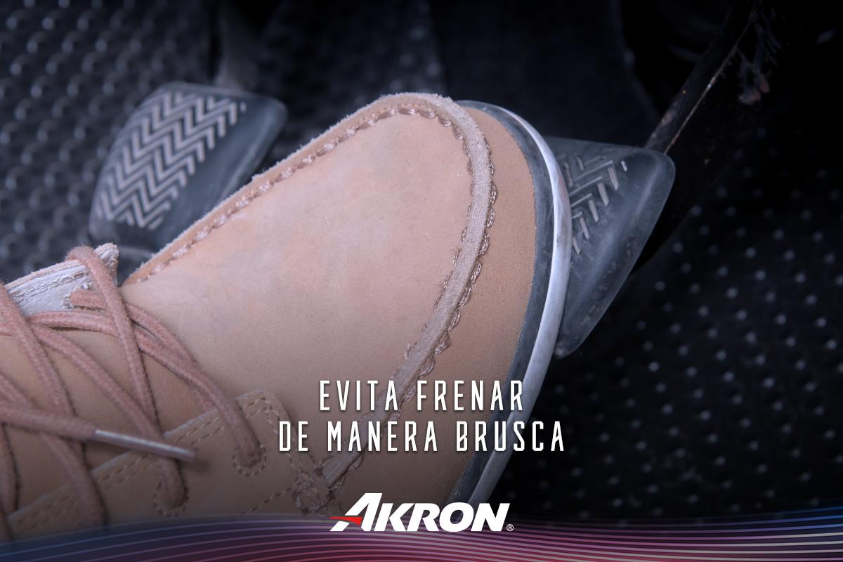 Grupo_AKRON's tweet photo. #AkronTips Evitar frenar bruscamente, ya que puedes perder la dirección de tu auto. Otra forma de evitar esta reacción, es que tu carro tenga sistema de frenado antibloqueo ABS. 😁🚗 https://t.co/vnS2JrcWUv