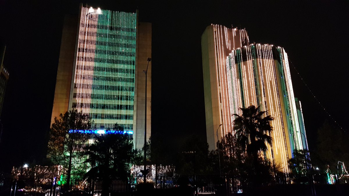 Sana_Jamal's tweet photo. Happy #IndependenceDay from Islamabad! The city is illuminated in green &amp; white. People are out celebrating on the streets. For the first time, AJK flags seen alongside Pakistan flag to show solidarity #PakIndependenceWithKashmir

Happy birthday, Pakistan 🇵🇰

📸: Sana Jamal https://t.co/xmfU57qySD