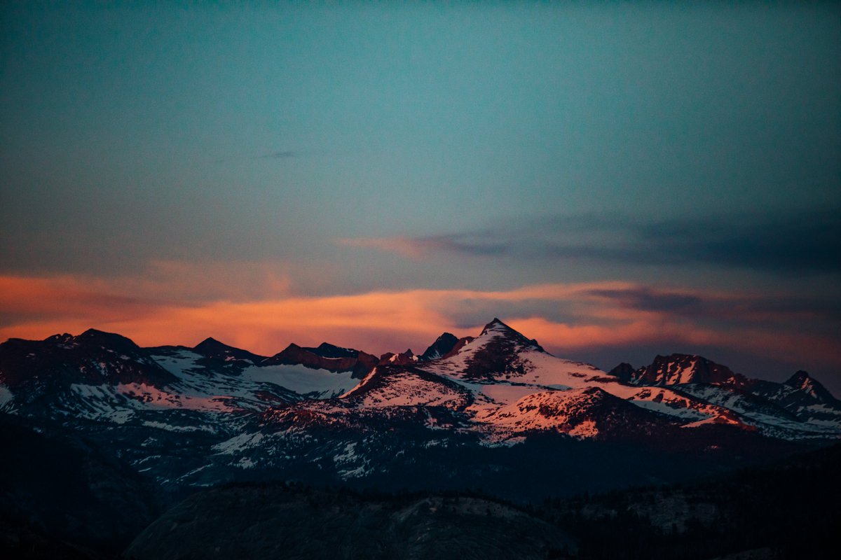 briraetoro's tweet photo. Sometimes I focus on the things that are way off in the background. #yosemite #yosemitenationalpark #yosemitenps #nationalpark #canon #landscapephotography #naturephotography #sunset #adventure #explore #optoutside #create #thegreatoutdoors #dslr #image #photo #mountains #sky https://t.co/nCpXqx21Zx