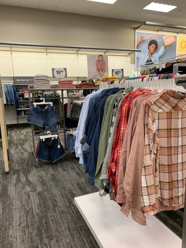 jenbradytarget's tweet photo. Back to school shopping is for everyone, come experience the denim shops @salamlazkani @drew_arrington @Martinezrocio06 @JasBahia https://t.co/fxjP4YMGJ1