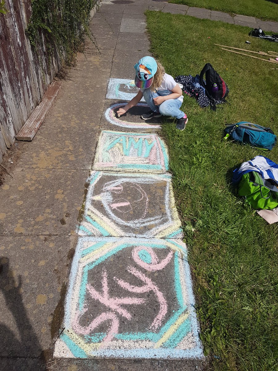 Daisy_Damson's tweet photo. Thanks @ThePlayHub #playrangers for lots of fun in Rhayader this afternoon #freeplay #playradnor #messyplay https://t.co/ZXhEYadr09