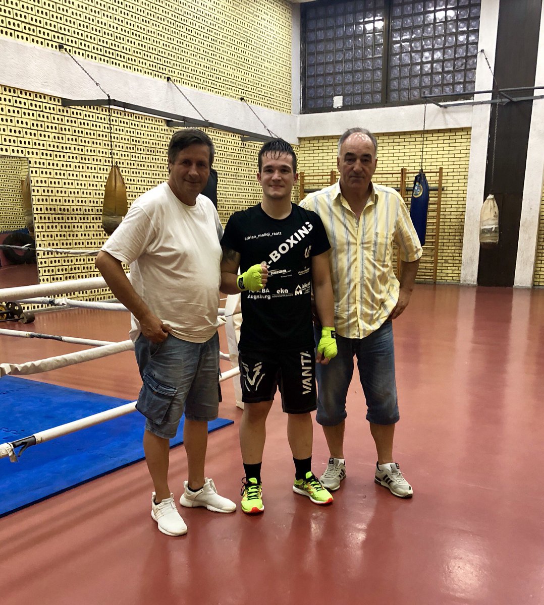 AdrianRaatz's tweet photo. #boxing #boxingtraining #prishtina #kuqezi #kosovo #kosova #shqiptar #albania https://t.co/vacEliBxxw