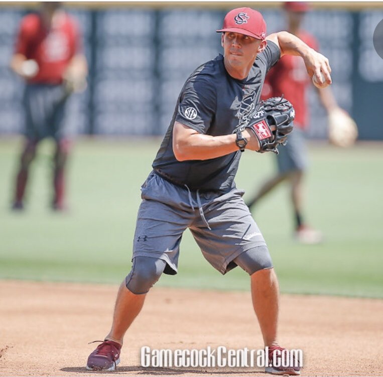 SkylarTMeade's tweet photo. Happy left hander day to all! - Enjoy ur position restrictions and funky fade on all your throws https://t.co/H2Xtz8u7O5