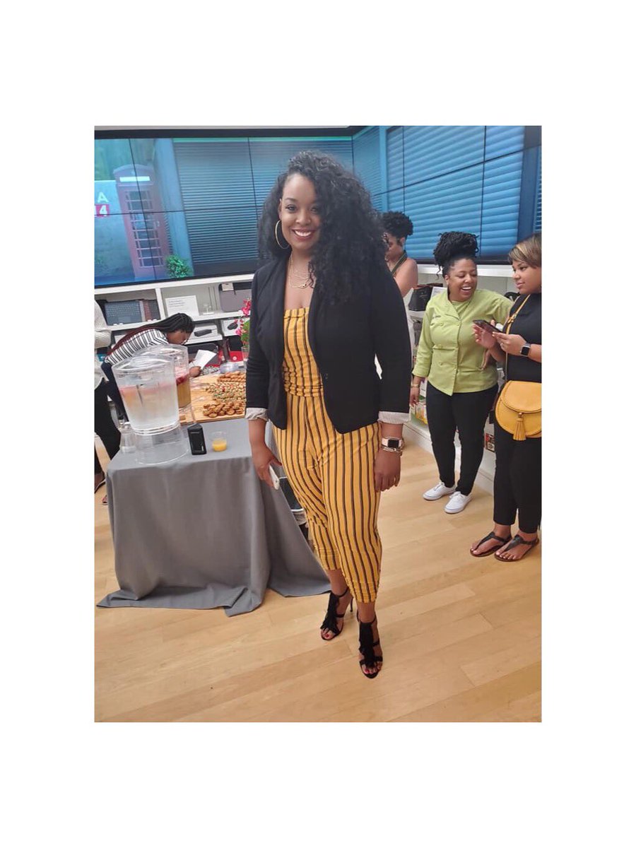 MsClayborne's tweet photo. Had the pleasure of representing @blackspaceapp at the kick off event for @hunnipop_ ‘s ConnectHer series to discuss building global communities using social media. Thank you @microsoft thank you for being such a hospitable host! #blackspaceapp #globalcommunities #microsoft https://t.co/k7GieQQexY