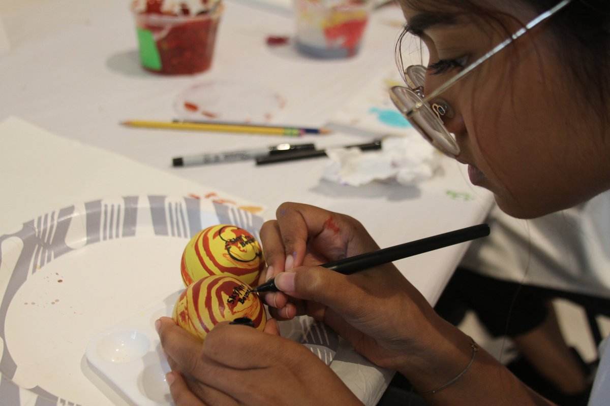 MoMAlearning's tweet photo. Dispatches from @MoMAteens summer courses at
@MoMAPS1: Week 5 included #MoldMaking for gelatin sculptures, a masquerade photoshoot, an incredible tour of "rootkits rootwork" by the artist #DevinKenny, and more illusionistic faux finishing! ART SHOW OPENS THURS!📸: Kaitlyn Stubbs https://t.co/HUOjF73dn0