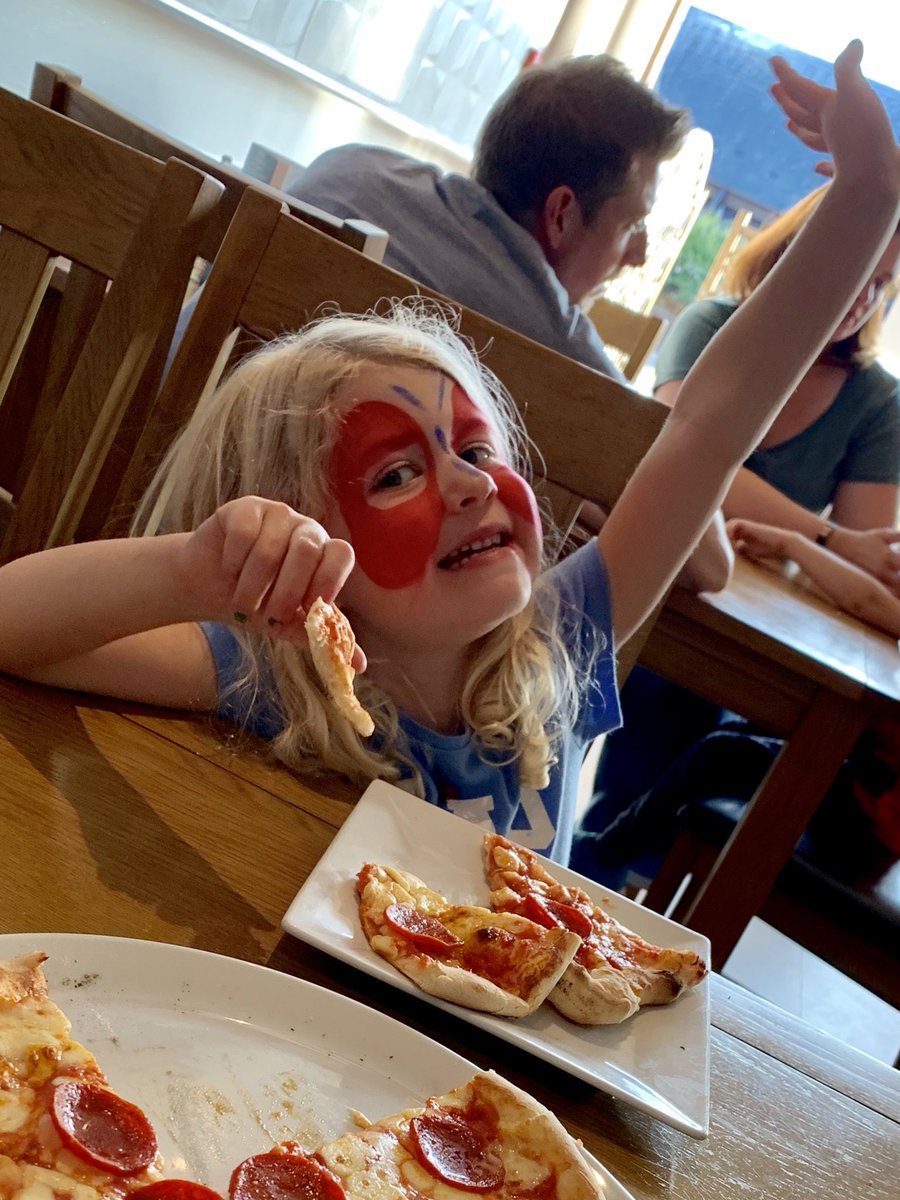 gmaclithgow's tweet photo. Mum negotiates the future of fish in London, daughter and I do responsible, sustainable, nutritious pizza and ice cream #daddyftw https://t.co/x0rVAptTDO