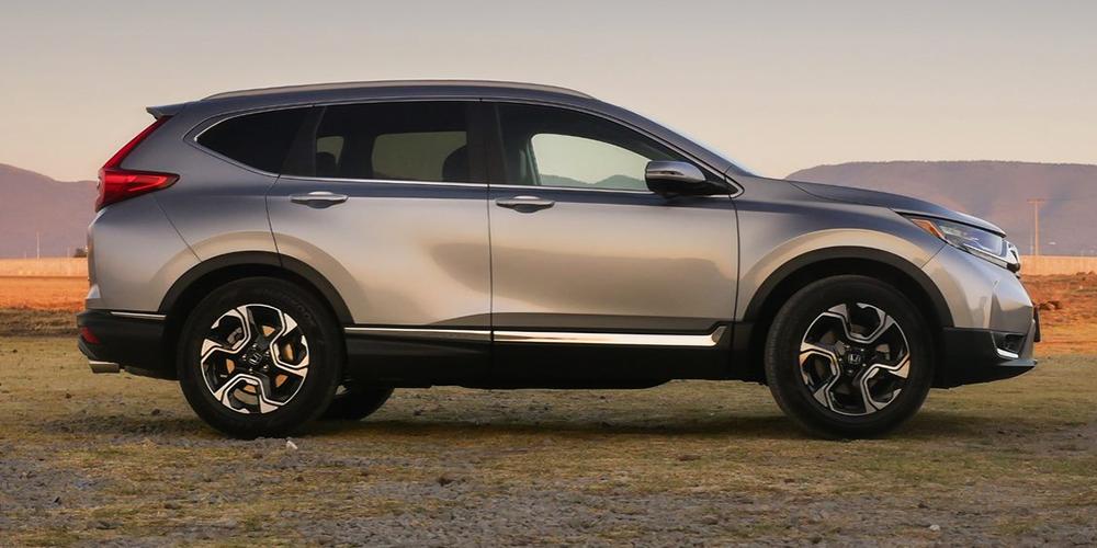 HondaMexico's tweet photo. ¿Y si te decimos que CR-V tiene todo lo que deseas? Tecnología, comodidad, desempeño, espacio, seguridad, calidad ¡No acabamos! 👑 #IncomparableCRV https://t.co/e8GdLW08Bf https://t.co/UinYms45CW