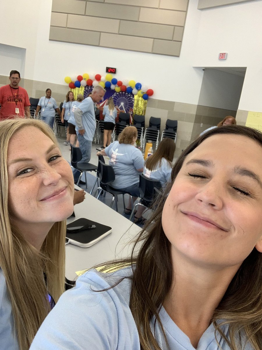 AlexWil92217827's tweet photo. #thisisdietz @CISDDietz #blueandgreenhouse https://t.co/HJxEV6of3M